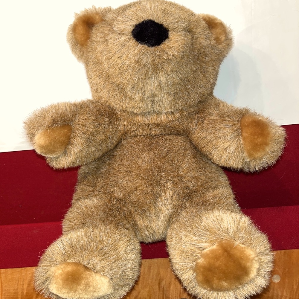 Gund brown fuzzy Bear 1982 vintage SOFT PLUSH sitting 10” tall black nose & eyes